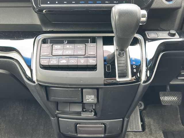 ホンダ ステップワゴン モデューロX 岐阜県 2017(平29)年 10.8万km プレミアムスパークルブラックパール 登録時走行距離107154km/純正１０型ナビ/純正後席モニター/フルセグテレビ/バックカメラ/Blue tooth・CD・DVD・iPod・SDミュージックサーバー/ETC/両側パワースライドドア/衝突被害軽減システム/ドライブレコーダー前方/レーンキープアシスト/レーダークルーズコントロール/プッシュスタート/スマートキー/ハーフレザーシート/オートライト