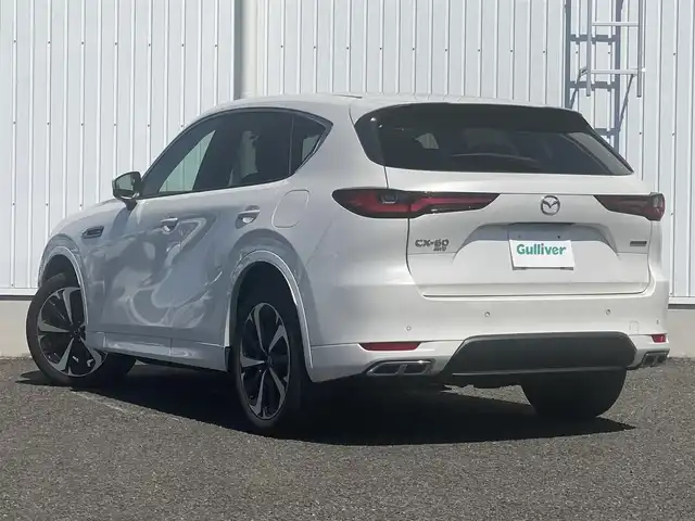 マツダ ＣＸ－６０ XD HV プレミアムモダン 熊本県 2022(令4)年 6.6万km ロジウムホワイトプレミアムメタリック 純正SDナビ/・AM/FM/USB/BT/HDMI/・アップルカープレイ/アンドロイドオート/・フルセグTV/全周囲カメラ/衝突軽減ブレーキ/オートハイビーム/車線逸脱防止装置/誤発進抑制機能/レーダークルーズコントロール/標識認識機能/ブラインドスポットモニター/ヘッドアップディスプレイ/置くだけ充電/前席パワーシート/D席メモリ付き/全席シートヒーター（前のみクーラー付き）/パワーバックドア/革巻きステアリング/パドルシフト/ステアリングヒーター/ETC/LEDヘッドライト/前後ドライブレコーダー/電動格納ミラー/・ウインカーミラー/純正フロアマット/純正アルミホイール/スペアキー