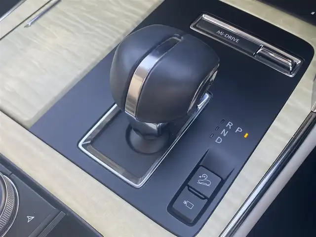 マツダ ＣＸ－６０ XD HV プレミアムモダン 熊本県 2022(令4)年 6.6万km ロジウムホワイトプレミアムメタリック 純正SDナビ/・AM/FM/USB/BT/HDMI/・アップルカープレイ/アンドロイドオート/・フルセグTV/全周囲カメラ/衝突軽減ブレーキ/オートハイビーム/車線逸脱防止装置/誤発進抑制機能/レーダークルーズコントロール/標識認識機能/ブラインドスポットモニター/ヘッドアップディスプレイ/置くだけ充電/前席パワーシート/D席メモリ付き/全席シートヒーター（前のみクーラー付き）/パワーバックドア/革巻きステアリング/パドルシフト/ステアリングヒーター/ETC/LEDヘッドライト/前後ドライブレコーダー/電動格納ミラー/・ウインカーミラー/純正フロアマット/純正アルミホイール/スペアキー