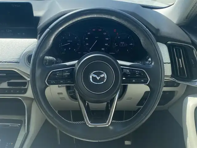 マツダ ＣＸ－６０ XD HV プレミアムモダン 熊本県 2022(令4)年 6.6万km ロジウムホワイトプレミアムメタリック 純正SDナビ/・AM/FM/USB/BT/HDMI/・アップルカープレイ/アンドロイドオート/・フルセグTV/全周囲カメラ/衝突軽減ブレーキ/オートハイビーム/車線逸脱防止装置/誤発進抑制機能/レーダークルーズコントロール/標識認識機能/ブラインドスポットモニター/ヘッドアップディスプレイ/置くだけ充電/前席パワーシート/D席メモリ付き/全席シートヒーター（前のみクーラー付き）/パワーバックドア/革巻きステアリング/パドルシフト/ステアリングヒーター/ETC/LEDヘッドライト/前後ドライブレコーダー/電動格納ミラー/・ウインカーミラー/純正フロアマット/純正アルミホイール/スペアキー