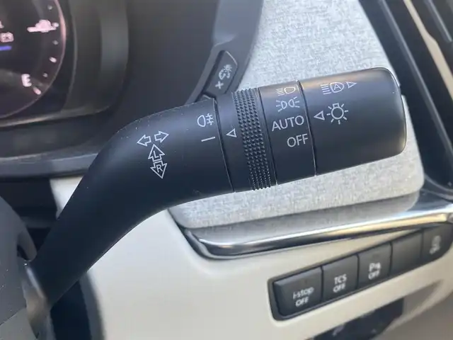 マツダ ＣＸ－６０ XD HV プレミアムモダン 熊本県 2022(令4)年 6.6万km ロジウムホワイトプレミアムメタリック 純正SDナビ/・AM/FM/USB/BT/HDMI/・アップルカープレイ/アンドロイドオート/・フルセグTV/全周囲カメラ/衝突軽減ブレーキ/オートハイビーム/車線逸脱防止装置/誤発進抑制機能/レーダークルーズコントロール/標識認識機能/ブラインドスポットモニター/ヘッドアップディスプレイ/置くだけ充電/前席パワーシート/D席メモリ付き/全席シートヒーター（前のみクーラー付き）/パワーバックドア/革巻きステアリング/パドルシフト/ステアリングヒーター/ETC/LEDヘッドライト/前後ドライブレコーダー/電動格納ミラー/・ウインカーミラー/純正フロアマット/純正アルミホイール/スペアキー