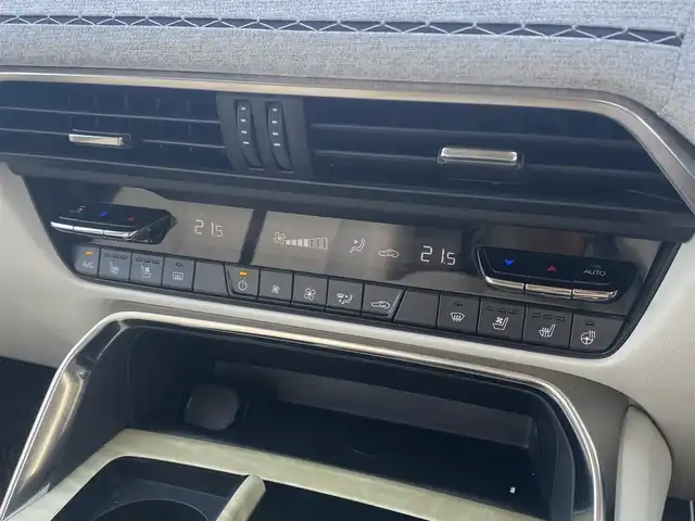 マツダ ＣＸ－６０ XD HV プレミアムモダン 熊本県 2022(令4)年 6.6万km ロジウムホワイトプレミアムメタリック 純正SDナビ/・AM/FM/USB/BT/HDMI/・アップルカープレイ/アンドロイドオート/・フルセグTV/全周囲カメラ/衝突軽減ブレーキ/オートハイビーム/車線逸脱防止装置/誤発進抑制機能/レーダークルーズコントロール/標識認識機能/ブラインドスポットモニター/ヘッドアップディスプレイ/置くだけ充電/前席パワーシート/D席メモリ付き/全席シートヒーター（前のみクーラー付き）/パワーバックドア/革巻きステアリング/パドルシフト/ステアリングヒーター/ETC/LEDヘッドライト/前後ドライブレコーダー/電動格納ミラー/・ウインカーミラー/純正フロアマット/純正アルミホイール/スペアキー