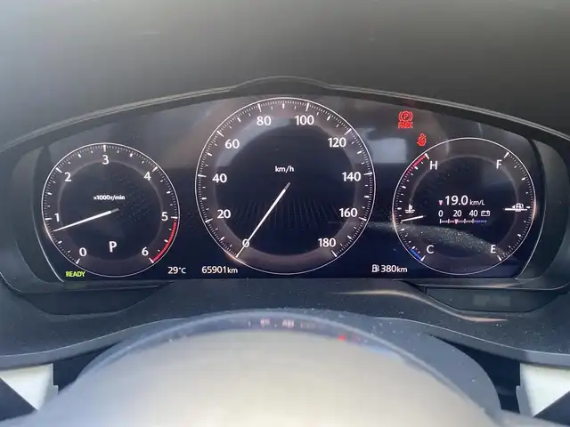 マツダ ＣＸ－６０ XD HV プレミアムモダン 熊本県 2022(令4)年 6.6万km ロジウムホワイトプレミアムメタリック 純正SDナビ/・AM/FM/USB/BT/HDMI/・アップルカープレイ/アンドロイドオート/・フルセグTV/全周囲カメラ/衝突軽減ブレーキ/オートハイビーム/車線逸脱防止装置/誤発進抑制機能/レーダークルーズコントロール/標識認識機能/ブラインドスポットモニター/ヘッドアップディスプレイ/置くだけ充電/前席パワーシート/D席メモリ付き/全席シートヒーター（前のみクーラー付き）/パワーバックドア/革巻きステアリング/パドルシフト/ステアリングヒーター/ETC/LEDヘッドライト/前後ドライブレコーダー/電動格納ミラー/・ウインカーミラー/純正フロアマット/純正アルミホイール/スペアキー