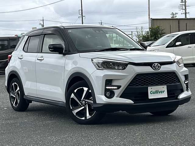 トヨタ ライズ Z 愛知県 2021(令3)年 1.2万km ブラックマイカメタリック/シャイニングホワイトパール ワンオーナー/禁煙車/純正メモリナビ/　AM/FM/BT/DISC/USB/フルセグTV/バック/全周囲カメラ/前席シートヒーター/クルーズコントロール/ビルトインETC/レーンキープアシスト/プリクラッシュセーフティ/前後コーナーセンサー/オートライト/LEDライト/フォグランプ/USB入力端子/横滑り防止装置/盗難防止装置/電子パーキング/純正17インチAW/純正フロアマット/純正ドアバイザー/W＋サイドエアバッグ/保証書/取説/スペアキー