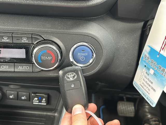 トヨタ ライズ Z 愛知県 2021(令3)年 1.2万km ブラックマイカメタリック/シャイニングホワイトパール ワンオーナー/禁煙車/純正メモリナビ/　AM/FM/BT/DISC/USB/フルセグTV/バック/全周囲カメラ/前席シートヒーター/クルーズコントロール/ビルトインETC/レーンキープアシスト/プリクラッシュセーフティ/前後コーナーセンサー/オートライト/LEDライト/フォグランプ/USB入力端子/横滑り防止装置/盗難防止装置/電子パーキング/純正17インチAW/純正フロアマット/純正ドアバイザー/W＋サイドエアバッグ/保証書/取説/スペアキー