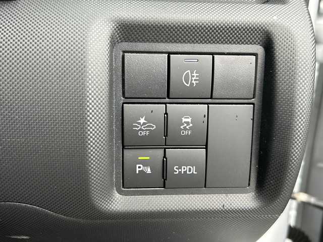 トヨタ ライズ Z 愛知県 2021(令3)年 1.2万km ブラックマイカメタリック/シャイニングホワイトパール ワンオーナー/禁煙車/純正メモリナビ/　AM/FM/BT/DISC/USB/フルセグTV/バック/全周囲カメラ/前席シートヒーター/クルーズコントロール/ビルトインETC/レーンキープアシスト/プリクラッシュセーフティ/前後コーナーセンサー/オートライト/LEDライト/フォグランプ/USB入力端子/横滑り防止装置/盗難防止装置/電子パーキング/純正17インチAW/純正フロアマット/純正ドアバイザー/W＋サイドエアバッグ/保証書/取説/スペアキー