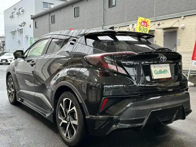 トヨタ Ｃ－ＨＲ G 愛知県 2017(平29)年 2.7万km ブラックマイカ TRD Aggressive Styleエアロ/・フロントスポイラー〈LED付〉/・サイドスカート/・リアアンダーエアロ/LEDヘッドライト〈MOP〉/・CHRロゴ入LEDヘッドライト/・シーケンシャルターンランプ/・LED式リアコンビネーションランプ/Carrozzeria製SDナビ〈AVIC-RW801〉/・DVD／Bluetooth／地デジTV/バックカメラ/ハーフレザーシート/前席シートヒーター/運転席オートリクライニング/TOYOTA SAFETY SENSE P/・プリクラッシュセーフティ/・レーンディパーチャーアラート/・オートマチックハイビーム/・レーダークルーズコントロール/ブラインドスポットモニター/クリアランスソナー/純正18インチAW/〈応急用スペアタイヤ有〉/スマートキー＆プッシュスタート