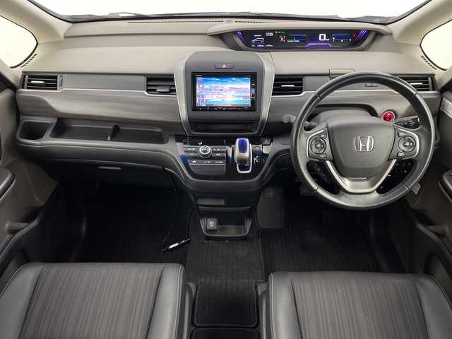 ホンダ フリード ハイブリット G ホンダセンシング 鹿児島県 2017(平29)年 11.2万km コバルトブルーパール 純正SDナビ/(BT/AM/FM/CD/DVD/フルセグTV)/ワンオーナー/ホンダセンシング/先行車発進お知らせ機能/誤発進抑制機能/標識認識機能/レーダークルーズコントロール/レーンキープアシスト/両側パワースライドドア/バックカメラ/ハーフレザーシート/衝突軽減ブレーキ/アイドリングストップ/ウォークスルー/純正LEDヘッドライト/純正フロアマット/3列シート/保証書/取扱説明書