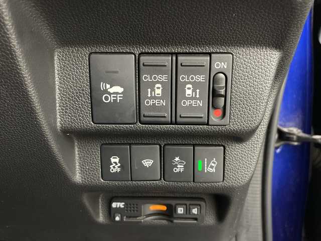 ホンダ フリード ハイブリット G ホンダセンシング 鹿児島県 2017(平29)年 11.2万km コバルトブルーパール 純正SDナビ/(BT/AM/FM/CD/DVD/フルセグTV)/ワンオーナー/ホンダセンシング/先行車発進お知らせ機能/誤発進抑制機能/標識認識機能/レーダークルーズコントロール/レーンキープアシスト/両側パワースライドドア/バックカメラ/ハーフレザーシート/衝突軽減ブレーキ/アイドリングストップ/ウォークスルー/純正LEDヘッドライト/純正フロアマット/3列シート/保証書/取扱説明書