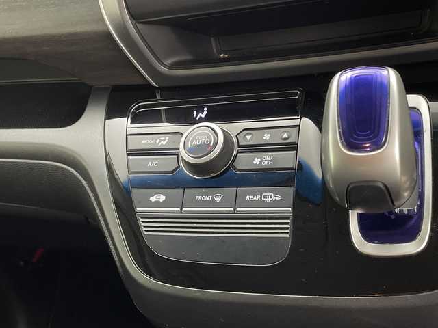 ホンダ フリード ハイブリット G ホンダセンシング 鹿児島県 2017(平29)年 11.2万km コバルトブルーパール 純正SDナビ/(BT/AM/FM/CD/DVD/フルセグTV)/ワンオーナー/ホンダセンシング/先行車発進お知らせ機能/誤発進抑制機能/標識認識機能/レーダークルーズコントロール/レーンキープアシスト/両側パワースライドドア/バックカメラ/ハーフレザーシート/衝突軽減ブレーキ/アイドリングストップ/ウォークスルー/純正LEDヘッドライト/純正フロアマット/3列シート/保証書/取扱説明書