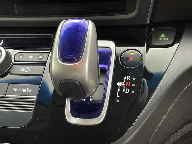 ホンダ フリード ハイブリット G ホンダセンシング 鹿児島県 2017(平29)年 11.2万km コバルトブルーパール 純正SDナビ/(BT/AM/FM/CD/DVD/フルセグTV)/ワンオーナー/ホンダセンシング/先行車発進お知らせ機能/誤発進抑制機能/標識認識機能/レーダークルーズコントロール/レーンキープアシスト/両側パワースライドドア/バックカメラ/ハーフレザーシート/衝突軽減ブレーキ/アイドリングストップ/ウォークスルー/純正LEDヘッドライト/純正フロアマット/3列シート/保証書/取扱説明書