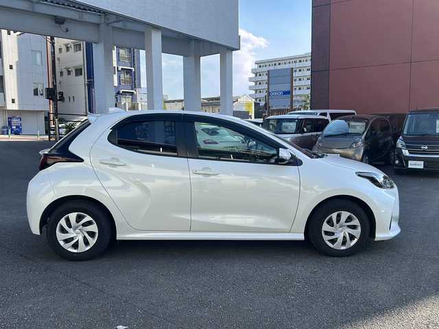 トヨタ ヤリス G 宮崎県 2021(令3)年 4.7万km ホワイトパールクリスタルシャイン 純正ナビ Bluetooth バックカメラ USB入力端子 ETC 前方のみドライブレコーダー 前後コーナーセンサー パワーステアリング パワーウィンドウ LEDライト 衝突軽減システム オートライト レーダークルーズコントロール