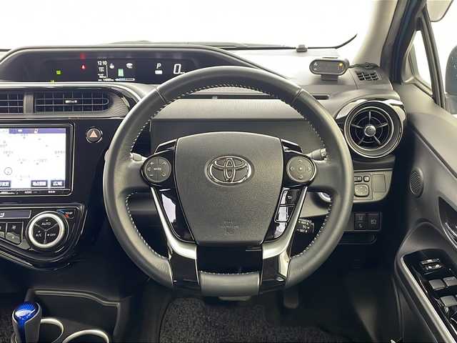 トヨタ アクア G ソフトレザーセレクション 栃木県 2017(平29)年 1.5万km クリアエメラルドパールクリスタルシャイン 純正ナビ/（AM/FM/TV/BT）/トヨタセーフティセンス/・プリクラッシュセーフティ/・レーントレーシングアシスト/・レーンディパーチャーアラート/・ロードサインアシスト/・レーダークルーズコントロール/・オートマチックハイビーム/・先行車発進アラーム/・プロアクティブドライビングアシスト/・レーンチェンジアシスト/・緊急時操舵支援機能/ETC2.0/ドライブレコーダー/バックカメラ/ＬＥＤヘッドライト/シートヒーター/電動格納ミラー