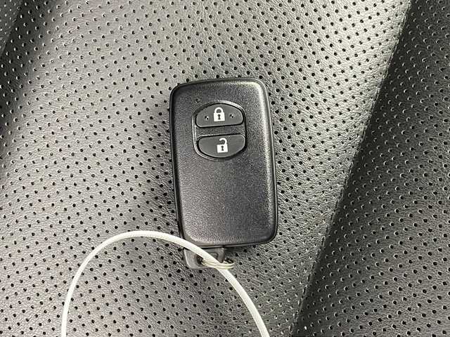 トヨタ アクア G ソフトレザーセレクション 栃木県 2017(平29)年 1.5万km クリアエメラルドパールクリスタルシャイン 純正ナビ/（AM/FM/TV/BT）/トヨタセーフティセンス/・プリクラッシュセーフティ/・レーントレーシングアシスト/・レーンディパーチャーアラート/・ロードサインアシスト/・レーダークルーズコントロール/・オートマチックハイビーム/・先行車発進アラーム/・プロアクティブドライビングアシスト/・レーンチェンジアシスト/・緊急時操舵支援機能/ETC2.0/ドライブレコーダー/バックカメラ/ＬＥＤヘッドライト/シートヒーター/電動格納ミラー