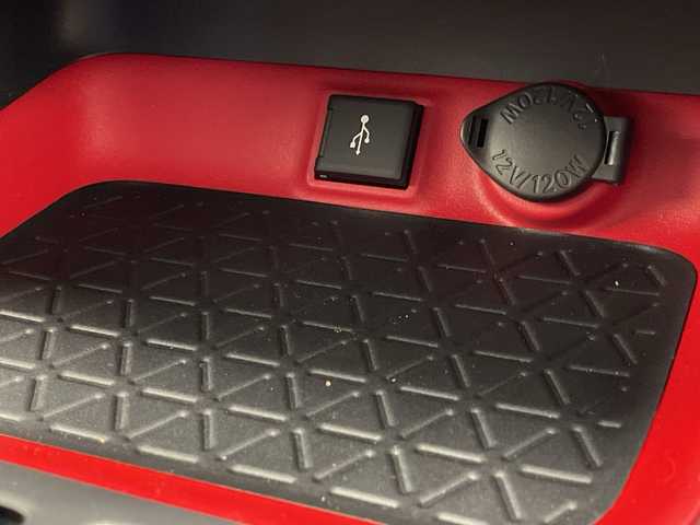 トヨタ ＲＡＶ４ アドベンチャー オフロードPKG 千葉県 2022(令4)年 2.4万km アティチュードブラックマイカ Tコネクトナビ/　Bluetooth/Apple car play/Android Auto/トヨタセーフティセンス/レーダークルーズコントロール/レーンキープアシスト/衝突軽減ブレーキ/クリアランスソナー/ブラインドスポットモニター/先行車発進警報/ロードサインアシスト/ダウンヒルアシスト/電動パーキング/オートホールド/オートハイビーム/合皮レザーシート/シートヒーター/エアーシート（前席）/パワーシート/メモリーシート（運転席）/ステアリングヒーター/ルーフレール/前後ドラレコ/ビルトインETC2.0/LEDライト/フォグランプ/フロアマット/ドアバイザー