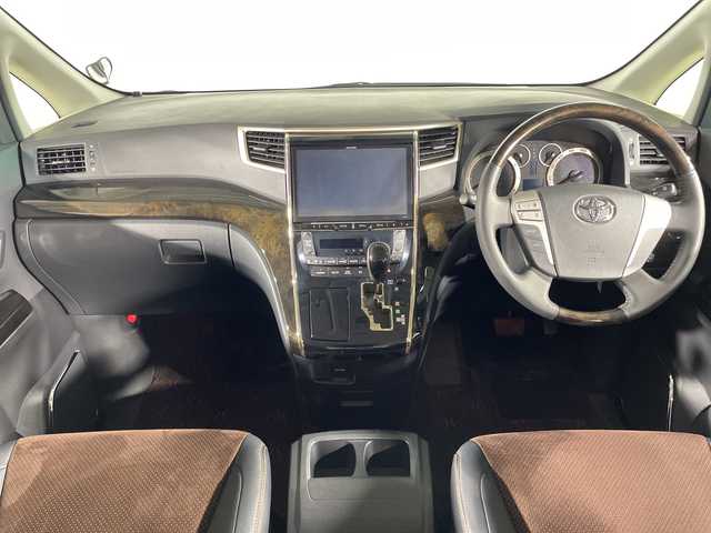 トヨタ アルファード 240S タイプゴールドⅡ 福岡県 2014(平26)年 3.3万km ホワイトパールクリスタルシャイン ALPINEメモリーナビゲーション/フルセグテレビ/バックカメラ/ALPINE11型フリップダウンモニター/サンルーフ/両側パワースライドドア/ハーフレザーシート/オートライト/HIDヘッドライト/クルーズコントロール/スマートキー/プッシュスタートエンジン/ETC/純正18インチアルミホイール