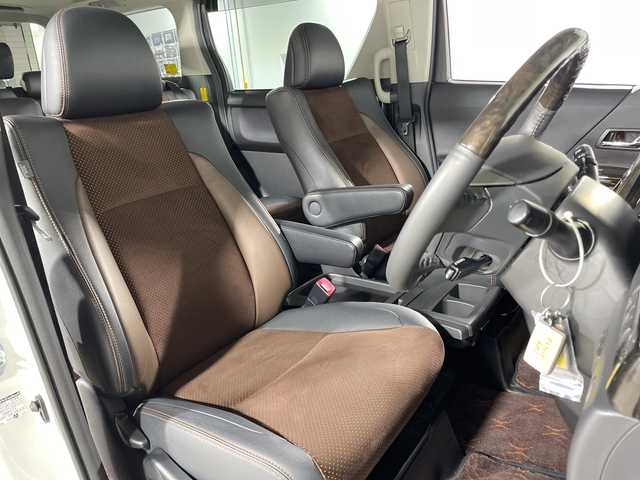 トヨタ アルファード 240S タイプゴールドⅡ 福岡県 2014(平26)年 3.3万km ホワイトパールクリスタルシャイン ALPINEメモリーナビゲーション/フルセグテレビ/バックカメラ/ALPINE11型フリップダウンモニター/サンルーフ/両側パワースライドドア/ハーフレザーシート/オートライト/HIDヘッドライト/クルーズコントロール/スマートキー/プッシュスタートエンジン/ETC/純正18インチアルミホイール