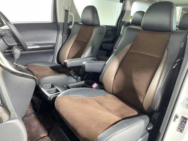 トヨタ アルファード 240S タイプゴールドⅡ 福岡県 2014(平26)年 3.3万km ホワイトパールクリスタルシャイン ALPINEメモリーナビゲーション/フルセグテレビ/バックカメラ/ALPINE11型フリップダウンモニター/サンルーフ/両側パワースライドドア/ハーフレザーシート/オートライト/HIDヘッドライト/クルーズコントロール/スマートキー/プッシュスタートエンジン/ETC/純正18インチアルミホイール