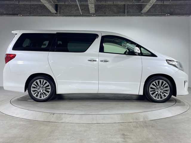 トヨタ アルファード 240S タイプゴールドⅡ 福岡県 2014(平26)年 3.3万km ホワイトパールクリスタルシャイン ALPINEメモリーナビゲーション/フルセグテレビ/バックカメラ/ALPINE11型フリップダウンモニター/サンルーフ/両側パワースライドドア/ハーフレザーシート/オートライト/HIDヘッドライト/クルーズコントロール/スマートキー/プッシュスタートエンジン/ETC/純正18インチアルミホイール