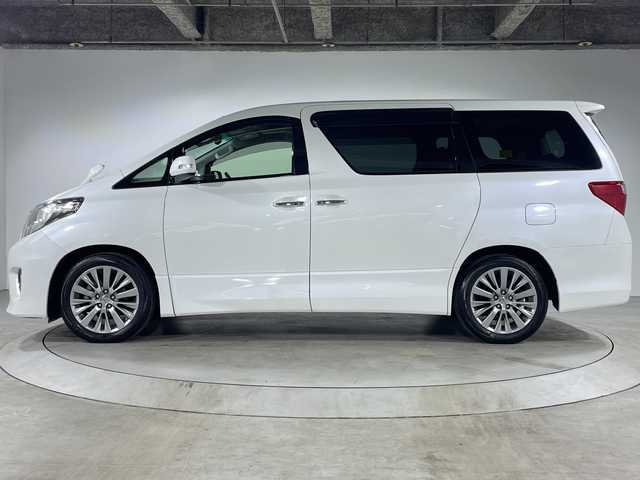 トヨタ アルファード 240S タイプゴールドⅡ 福岡県 2014(平26)年 3.3万km ホワイトパールクリスタルシャイン ALPINEメモリーナビゲーション/フルセグテレビ/バックカメラ/ALPINE11型フリップダウンモニター/サンルーフ/両側パワースライドドア/ハーフレザーシート/オートライト/HIDヘッドライト/クルーズコントロール/スマートキー/プッシュスタートエンジン/ETC/純正18インチアルミホイール