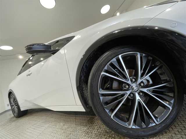 トヨタ プリウス Z 愛知県 2023(令5)年 2.3万km プラチナホワイトパールマイカ 純正１２．３インチディスプレイオーディオ/ＧＲフロントスポイラー/パノラミックビューモニター/衝突軽減ブレーキ/レーダークルーズコントロール/クリアランスソナー/ブラインドスポットモニター/レーンディパーチャーアラート/パワーバックドア/デジタルインナーミラー/ＥＴＣ２．０/置くだけ充電/シートヒーター/エアシート/パワーシート/シートメモリー/ハンドルヒーター/電動パーキング/AC100V【1500W】