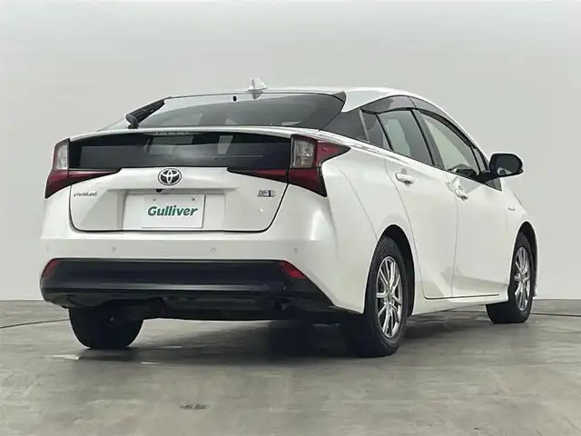トヨタ プリウス Sツーリングセレクション 福島県 2019(平31)年 6.4万km ホワイトパールクリスタルシャイン セーフティセンスP/・衝突被害軽減ブレーキ/・クルーズコントロール追従あり/・車線逸脱警報装置/・オートマチックハイビーム/ロードサインアシスト/純正ナビゲーションシステム/・フルセグTV/BT/SD/HDMI/USB/CD/DVD/FM/AM/・バックカメラ/・ETC2.0/・前方ドライブレコーダー/革張ステアリング/・ステアリングリモコン/レザーシート/・D+N席シートヒーター/プッシュスタート/・スマートキー/LEDヘッドライト/・フォグライト/・オートライト/電動格納ミラー/・ウィンカーミラー/・オートミラー/社外15インチアルミ/純正フロアマット