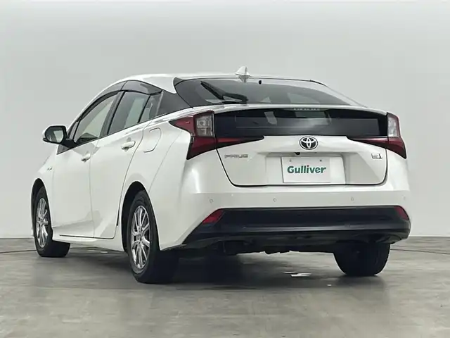 トヨタ プリウス Sツーリングセレクション 福島県 2019(平31)年 6.4万km ホワイトパールクリスタルシャイン セーフティセンスP/・衝突被害軽減ブレーキ/・クルーズコントロール追従あり/・車線逸脱警報装置/・オートマチックハイビーム/ロードサインアシスト/純正ナビゲーションシステム/・フルセグTV/BT/SD/HDMI/USB/CD/DVD/FM/AM/・バックカメラ/・ETC2.0/・前方ドライブレコーダー/革張ステアリング/・ステアリングリモコン/レザーシート/・D+N席シートヒーター/プッシュスタート/・スマートキー/LEDヘッドライト/・フォグライト/・オートライト/電動格納ミラー/・ウィンカーミラー/・オートミラー/社外15インチアルミ/純正フロアマット