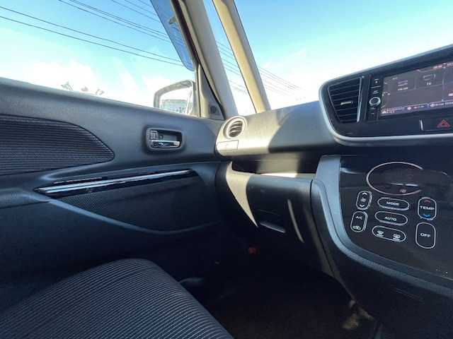 日産 デイズ ルークス ハイウェイスターX Gパッケージ 静岡県 2019(令1)年 7.1万km スパークリングレッド/ブラック ●純正ナビ/(フルセグ/CD/DVD/Bluetooth/iPod)/(MM518D-W)/●全方位カメラ/●インテリジェントエマージェンシーブレーキ/●レーンキープアシスト/●前後コーナーセンサー/●LEDヘッドライト＆フォグランプ/●オートライト/●オートマチックハイビーム/●革巻きステアリング/●ステアリングスイッチ/●ETC2.0/●前方ドライブレコーダー/●ドアバイザー/●スマートキー/●プッシュスタート/●純正フロアマット/●純正15インチアルミホイール/●ダブル＋サイドSRS＋ABS/●保証書/●取扱説明書