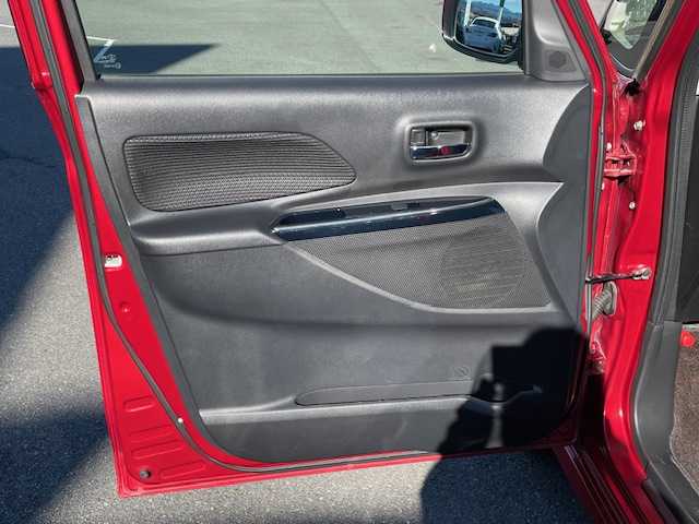 日産 デイズ ルークス ハイウェイスターX Gパッケージ 静岡県 2019(令1)年 7.1万km スパークリングレッド/ブラック ●純正ナビ/(フルセグ/CD/DVD/Bluetooth/iPod)/(MM518D-W)/●全方位カメラ/●インテリジェントエマージェンシーブレーキ/●レーンキープアシスト/●前後コーナーセンサー/●LEDヘッドライト＆フォグランプ/●オートライト/●オートマチックハイビーム/●革巻きステアリング/●ステアリングスイッチ/●ETC2.0/●前方ドライブレコーダー/●ドアバイザー/●スマートキー/●プッシュスタート/●純正フロアマット/●純正15インチアルミホイール/●ダブル＋サイドSRS＋ABS/●保証書/●取扱説明書