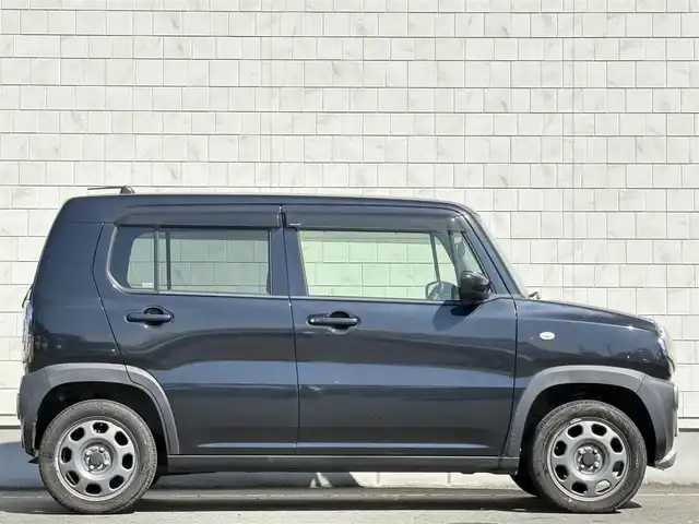 スズキ ハスラー G 岩手県 2015(平27)年 8.8万km ブルーイッシュブラックパール3 禁煙車/4WD/運転席シートヒーター/ミラーヒーター/横滑り防止装置/衝突軽減システム/ダウンヒルアシストコントロール/グリップコントロール/社外2DINオーディオ/→CD/FM/AM/AUX/USB/〇プッシュスタート/〇電動格納ミラー/〇フロアマット/〇ドアバイザー/〇スマートキー/ビルトインETC/冬タイヤアルミホイール車載