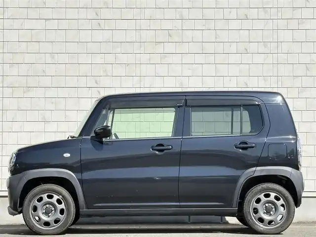 スズキ ハスラー G 岩手県 2015(平27)年 8.8万km ブルーイッシュブラックパール3 禁煙車/4WD/運転席シートヒーター/ミラーヒーター/横滑り防止装置/衝突軽減システム/ダウンヒルアシストコントロール/グリップコントロール/社外2DINオーディオ/→CD/FM/AM/AUX/USB/〇プッシュスタート/〇電動格納ミラー/〇フロアマット/〇ドアバイザー/〇スマートキー/ビルトインETC/冬タイヤアルミホイール車載