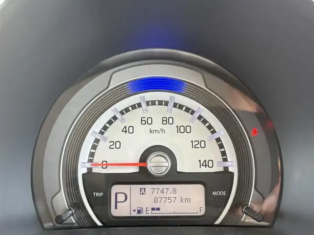 スズキ ハスラー G 岩手県 2015(平27)年 8.8万km ブルーイッシュブラックパール3 禁煙車/4WD/運転席シートヒーター/ミラーヒーター/横滑り防止装置/衝突軽減システム/ダウンヒルアシストコントロール/グリップコントロール/社外2DINオーディオ/→CD/FM/AM/AUX/USB/〇プッシュスタート/〇電動格納ミラー/〇フロアマット/〇ドアバイザー/〇スマートキー/ビルトインETC/冬タイヤアルミホイール車載