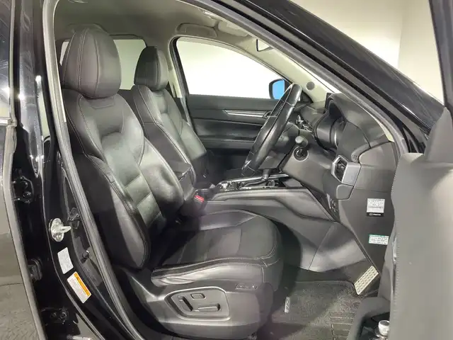 マツダ ＣＸ－５ 25S Lパッケージ 神奈川県 2017(平29)年 6万km ジェットブラックマイカ 純正ナビゲーション/Bluetooth　フルセグ　USB  CD DVD AUX/バックカメラ/サイドカメラ/BOSEプレミアムサウンド/i-ACTIVSENSE/アドバンストスマートシティブレーキサポート/後退時スマートシティブレーキサポート/誤発進抑制制御/スマートブレーキサポート/レーダークルーズコントロール/ブラインドスポットモニタリング/車線逸脱警報システム/レーンキープアシストシステム/リアパーキングセンサー/ドライバーアテンションアラート/シートヒーター/パワーシート（D＋N席）/シートヒーター（D＋N席）/シートメモリ（D席）/ETC2.0/純正前後ドライブレコーダー/純正フロアマット/ステアリングスイッチ/ステアリングヒーター/革巻きステアリング/レザーシート/MTモード付AT/sportsモード/アイドリングストップ/電動サイドブレーキ/ヘッドアップディスプレイ/LEDヘッドライト/オートライト/オートマチックハイビーム/純正19インチAW/純正ドアバイザー/コーナーセンサー/フォグランプ/電動格納ミラー/ウィンカーミラー