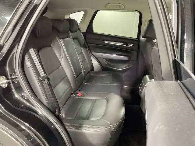 マツダ ＣＸ－５ 25S Lパッケージ 神奈川県 2017(平29)年 6万km ジェットブラックマイカ 純正ナビゲーション/Bluetooth　フルセグ　USB  CD DVD AUX/バックカメラ/サイドカメラ/BOSEプレミアムサウンド/i-ACTIVSENSE/アドバンストスマートシティブレーキサポート/後退時スマートシティブレーキサポート/誤発進抑制制御/スマートブレーキサポート/レーダークルーズコントロール/ブラインドスポットモニタリング/車線逸脱警報システム/レーンキープアシストシステム/リアパーキングセンサー/ドライバーアテンションアラート/シートヒーター/パワーシート（D＋N席）/シートヒーター（D＋N席）/シートメモリ（D席）/ETC2.0/純正前後ドライブレコーダー/純正フロアマット/ステアリングスイッチ/ステアリングヒーター/革巻きステアリング/レザーシート/MTモード付AT/sportsモード/アイドリングストップ/電動サイドブレーキ/ヘッドアップディスプレイ/LEDヘッドライト/オートライト/オートマチックハイビーム/純正19インチAW/純正ドアバイザー/コーナーセンサー/フォグランプ/電動格納ミラー/ウィンカーミラー