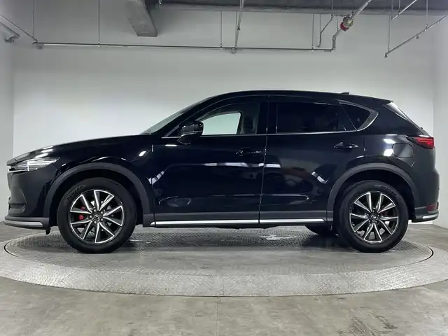 マツダ ＣＸ－５ 25S Lパッケージ 神奈川県 2017(平29)年 6万km ジェットブラックマイカ 純正ナビゲーション/Bluetooth　フルセグ　USB  CD DVD AUX/バックカメラ/サイドカメラ/BOSEプレミアムサウンド/i-ACTIVSENSE/アドバンストスマートシティブレーキサポート/後退時スマートシティブレーキサポート/誤発進抑制制御/スマートブレーキサポート/レーダークルーズコントロール/ブラインドスポットモニタリング/車線逸脱警報システム/レーンキープアシストシステム/リアパーキングセンサー/ドライバーアテンションアラート/シートヒーター/パワーシート（D＋N席）/シートヒーター（D＋N席）/シートメモリ（D席）/ETC2.0/純正前後ドライブレコーダー/純正フロアマット/ステアリングスイッチ/ステアリングヒーター/革巻きステアリング/レザーシート/MTモード付AT/sportsモード/アイドリングストップ/電動サイドブレーキ/ヘッドアップディスプレイ/LEDヘッドライト/オートライト/オートマチックハイビーム/純正19インチAW/純正ドアバイザー/コーナーセンサー/フォグランプ/電動格納ミラー/ウィンカーミラー