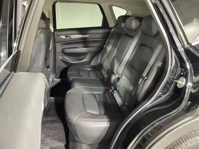 マツダ ＣＸ－５ 25S Lパッケージ 神奈川県 2017(平29)年 6万km ジェットブラックマイカ 純正ナビゲーション/Bluetooth　フルセグ　USB  CD DVD AUX/バックカメラ/サイドカメラ/BOSEプレミアムサウンド/i-ACTIVSENSE/アドバンストスマートシティブレーキサポート/後退時スマートシティブレーキサポート/誤発進抑制制御/スマートブレーキサポート/レーダークルーズコントロール/ブラインドスポットモニタリング/車線逸脱警報システム/レーンキープアシストシステム/リアパーキングセンサー/ドライバーアテンションアラート/シートヒーター/パワーシート（D＋N席）/シートヒーター（D＋N席）/シートメモリ（D席）/ETC2.0/純正前後ドライブレコーダー/純正フロアマット/ステアリングスイッチ/ステアリングヒーター/革巻きステアリング/レザーシート/MTモード付AT/sportsモード/アイドリングストップ/電動サイドブレーキ/ヘッドアップディスプレイ/LEDヘッドライト/オートライト/オートマチックハイビーム/純正19インチAW/純正ドアバイザー/コーナーセンサー/フォグランプ/電動格納ミラー/ウィンカーミラー