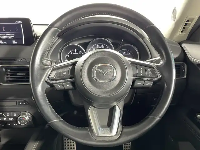 マツダ ＣＸ－５ 25S Lパッケージ 神奈川県 2017(平29)年 6万km ジェットブラックマイカ 純正ナビゲーション/Bluetooth　フルセグ　USB  CD DVD AUX/バックカメラ/サイドカメラ/BOSEプレミアムサウンド/i-ACTIVSENSE/アドバンストスマートシティブレーキサポート/後退時スマートシティブレーキサポート/誤発進抑制制御/スマートブレーキサポート/レーダークルーズコントロール/ブラインドスポットモニタリング/車線逸脱警報システム/レーンキープアシストシステム/リアパーキングセンサー/ドライバーアテンションアラート/シートヒーター/パワーシート（D＋N席）/シートヒーター（D＋N席）/シートメモリ（D席）/ETC2.0/純正前後ドライブレコーダー/純正フロアマット/ステアリングスイッチ/ステアリングヒーター/革巻きステアリング/レザーシート/MTモード付AT/sportsモード/アイドリングストップ/電動サイドブレーキ/ヘッドアップディスプレイ/LEDヘッドライト/オートライト/オートマチックハイビーム/純正19インチAW/純正ドアバイザー/コーナーセンサー/フォグランプ/電動格納ミラー/ウィンカーミラー