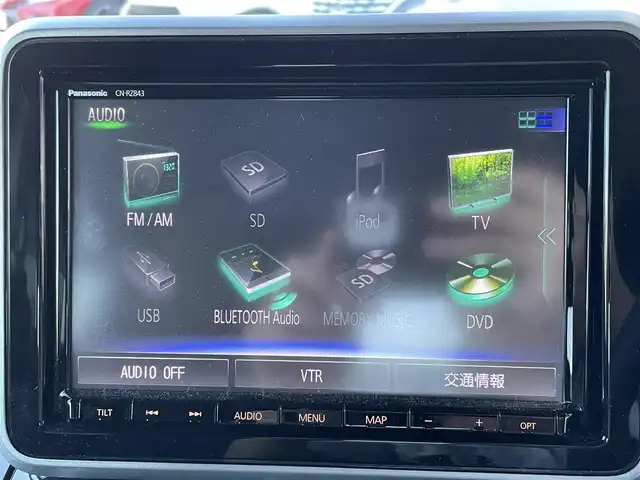 スズキ スペーシア カスタム HYBRID XS ターボ 佐賀県 2019(平31)年 7.9万km ピュアホワイトP デュアルセンサーブレーキサポート/クルーズコントロール/リアセンサー/純正8型SDナビ/・全方位カメラ/・フルセグTV/BT/CD/DVD/両側パワースライドドア/純正15インチAW/LEDヘッドライト/オートライト/フォグランプ/ハーフレザーシート（合皮）/シートヒーター/ETC/パドルシフト/ステアリングスイッチ/リアサーキュレーター/リアサンシェード/リアシートテーブル/プッシュスタート/フロアマット/エアバックW/サイド/カーテン/スペアキー×1/保証書