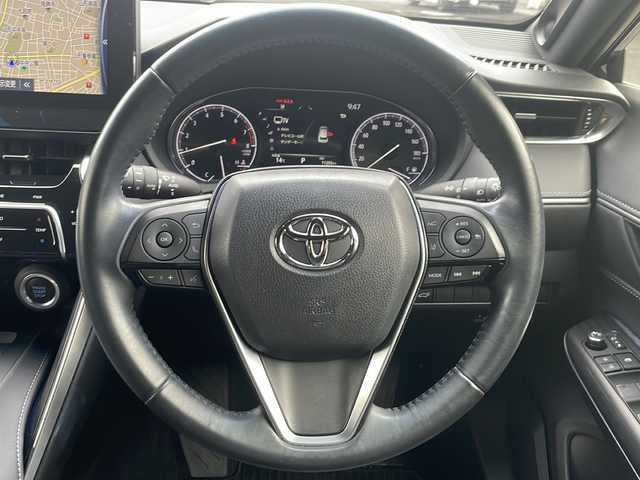 トヨタ ハリアー Z 山形県 2022(令4)年 1.2万km ブラック ・純正ディスプレイオーディオ/フルセグ/Bluetooth//AppleCarPlay/AndroidAuto/・JBLプレミアムサウンドシステム/・前後ドラレコ/・バックカメラ/・ビルトインETC2.0/・MTモード付きAT/・レーダークルーズコントロール/・レーントレーシングアシスト/・プリクラッシュセーフティ/・パーキングサポートブレーキ/・前後クリアランスソナー/・ブラインドスポットモニター/・ロードサインアシスト/・先行車発進告知/・オートマチックハイビーム/・ヘッドアップディスプレイ/・デジタルインナーミラー/・D席パワーシート/・電動テレスコピック/・ハンズフリーパワーバックドア/・純正AW/・純正マット/・スペアキー1本/・保証書/・取扱説明書