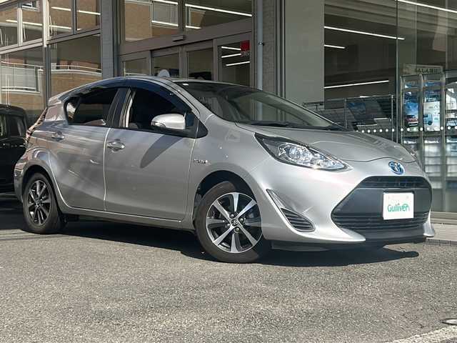 トヨタ アクア S 高知県 2017(平29)年 9.4万km シルバーM プッシュスタート/オートライト/オーディオ/ＥＴＣ