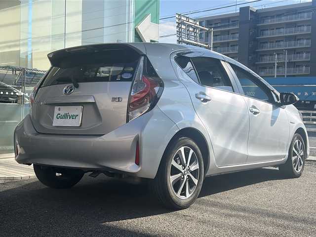 トヨタ アクア S 高知県 2017(平29)年 9.4万km シルバーM プッシュスタート/オートライト/オーディオ/ＥＴＣ