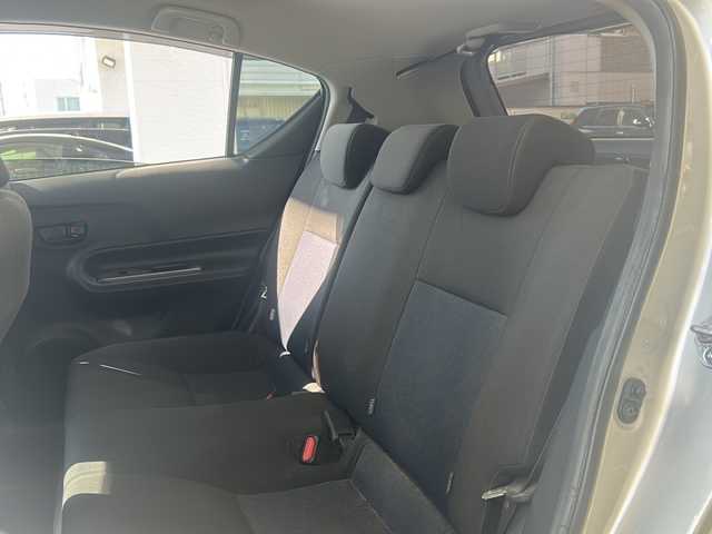 トヨタ アクア S 高知県 2017(平29)年 9.4万km シルバーM プッシュスタート/オートライト/オーディオ/ＥＴＣ