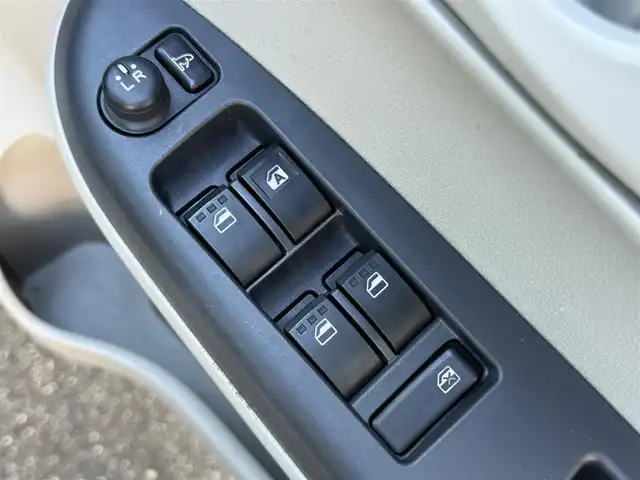 トヨタ パッソ X 愛知県 2016(平28)年 3.3万km キナコメタリック /禁煙//社外メモリナビ//フルセグ//CD/SD/BT/USB/iPod/AM/FM//ETC//アイドリングストップ//キーレス//横滑り防止//電動格納ミラー//ISOFIX//純正フロアマット//純正ドアバイザー//保証書//取扱説明書//スペアキー