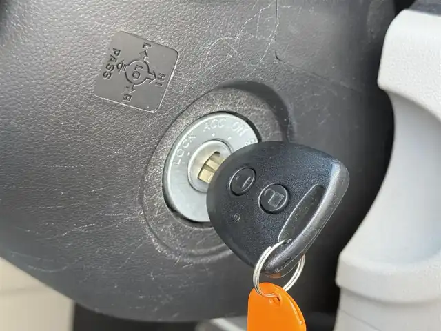 トヨタ パッソ X 愛知県 2016(平28)年 3.3万km キナコメタリック /禁煙//社外メモリナビ//フルセグ//CD/SD/BT/USB/iPod/AM/FM//ETC//アイドリングストップ//キーレス//横滑り防止//電動格納ミラー//ISOFIX//純正フロアマット//純正ドアバイザー//保証書//取扱説明書//スペアキー