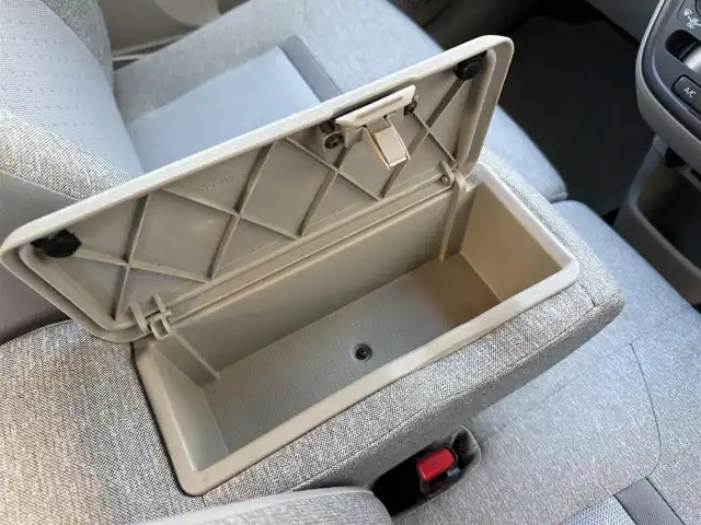 トヨタ パッソ X 愛知県 2016(平28)年 3.3万km キナコメタリック /禁煙//社外メモリナビ//フルセグ//CD/SD/BT/USB/iPod/AM/FM//ETC//アイドリングストップ//キーレス//横滑り防止//電動格納ミラー//ISOFIX//純正フロアマット//純正ドアバイザー//保証書//取扱説明書//スペアキー