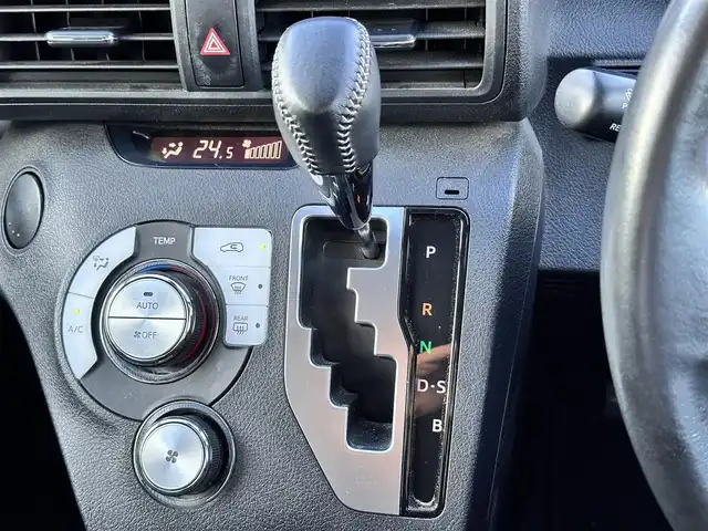 トヨタ シエンタ G 宮城県 2019(令1)年 4.9万km ホワイトパールクリスタルシャイン セーフティセンス/・プリクラッシュセーフティ/・レーンディパーチャーアラート/・オートマチックハイビーム/先行車発進告知機能/パーキングサポートブレーキ/クリアランスソナー/純正12インチフリップダウンモニター（V12T-R68C）/純正ナビ（NSZT-W68T）/・CD/DVD/・Bluetooth/・フルセグTV/バックカメラ/ビルトインETC/ドライブレコーダー/両側電動スライドドア/革巻きステアリング/スマートキー＆プッシュスタート/スペアキー1本/電動格納ミラー/純正フロアマット/純正ドアバイザー/W/サイド/カーテンエアバッグ/取扱説明書/保証書