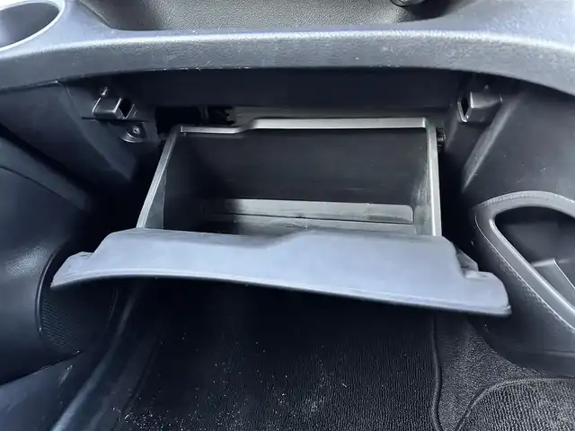 トヨタ シエンタ G 宮城県 2019(令1)年 4.9万km ホワイトパールクリスタルシャイン セーフティセンス/・プリクラッシュセーフティ/・レーンディパーチャーアラート/・オートマチックハイビーム/先行車発進告知機能/パーキングサポートブレーキ/クリアランスソナー/純正12インチフリップダウンモニター（V12T-R68C）/純正ナビ（NSZT-W68T）/・CD/DVD/・Bluetooth/・フルセグTV/バックカメラ/ビルトインETC/ドライブレコーダー/両側電動スライドドア/革巻きステアリング/スマートキー＆プッシュスタート/スペアキー1本/電動格納ミラー/純正フロアマット/純正ドアバイザー/W/サイド/カーテンエアバッグ/取扱説明書/保証書