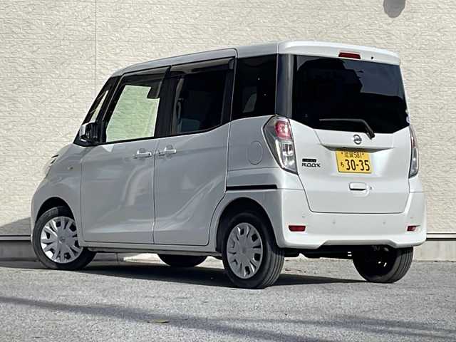 日産 デイズ ルークス X 滋賀県 2018(平30)年 4.8万km ホワイトパール 社外SDナビ/ワンセグテレビ（走行中視聴可能）/バックカメラ/全方位カメラ/アイドリングストップ/電格ミラー/プッシュスタート/片側パワースライドドア/前後コーナーセンサー/スペアキー1本/AM/FM/CD/SD/Bluetooth/衝突軽減システム