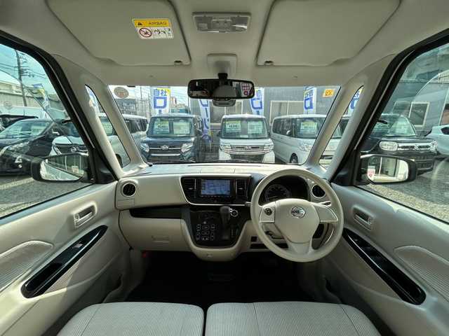 日産 デイズ ルークス X 京都府 2018(平30)年 4.8万km ホワイトパール (株)IDOMが運営する【じしゃロン伏見店】の自社ローン対象車両になります。こちらは現金ご利用時の価格です。自社ローンご希望の方は別途その旨お申付け下さい。/社外ナビ＜CN-E300D＞/(ワンセグTV/Bluetooth/CD)/バックカメラ/アラウンドビューモニター/アイドリングストップ/電格ミラー/プッシュスタート/片側パワースライドドア/前後コーナーセンサー/衝突軽減システム