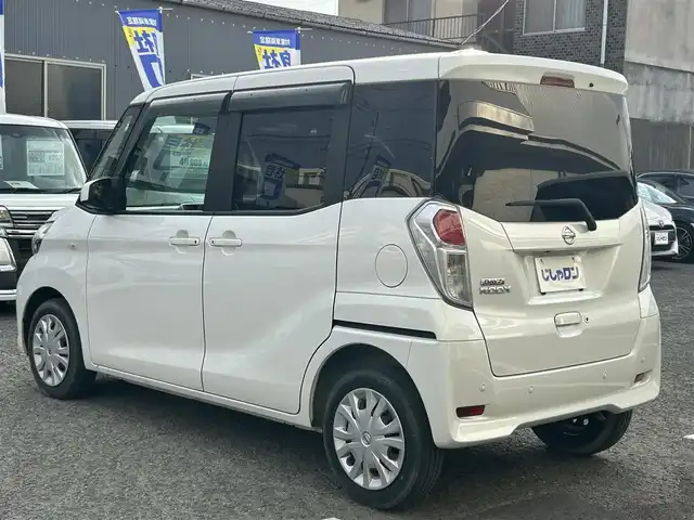 日産 デイズ ルークス X 京都府 2018(平30)年 4.8万km ホワイトパール (株)IDOMが運営する【じしゃロン伏見店】の自社ローン対象車両になります。こちらは現金ご利用時の価格です。自社ローンご希望の方は別途その旨お申付け下さい。/社外ナビ＜CN-E300D＞/(ワンセグTV/Bluetooth/CD)/バックカメラ/アラウンドビューモニター/アイドリングストップ/電格ミラー/プッシュスタート/片側パワースライドドア/前後コーナーセンサー/衝突軽減システム